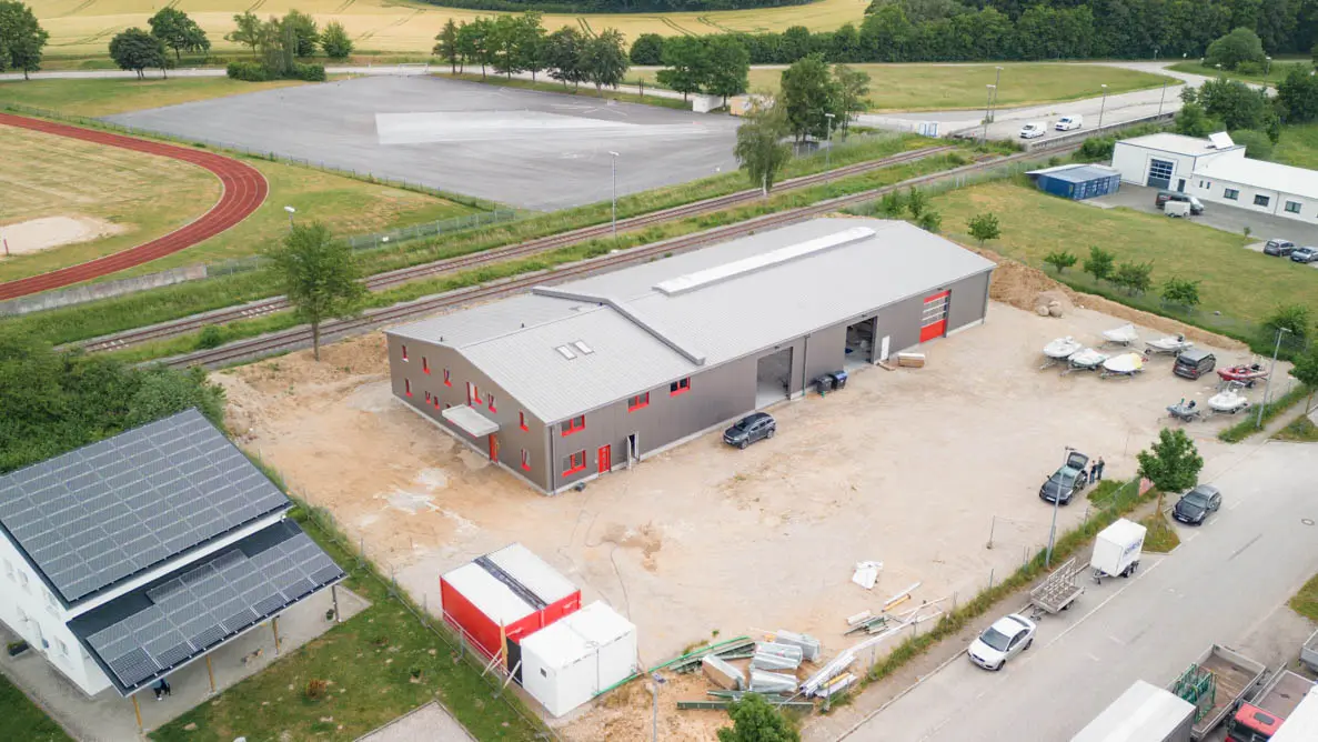 Gewerbe- und Hallenbau aus der Luft