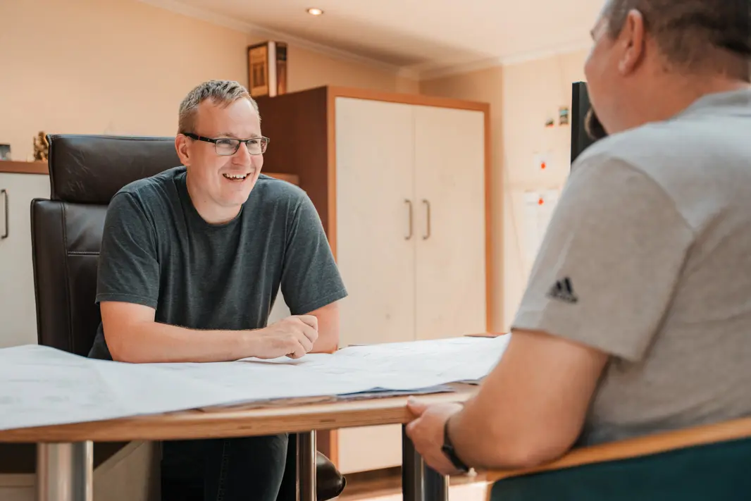 Persönliches Projektgespräch am Planungstisch
